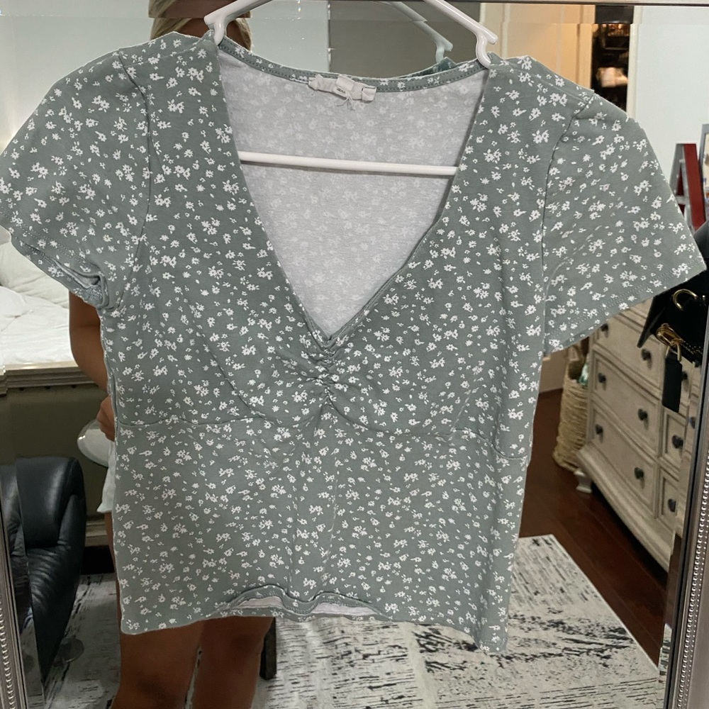Tillys cropped floral shirt